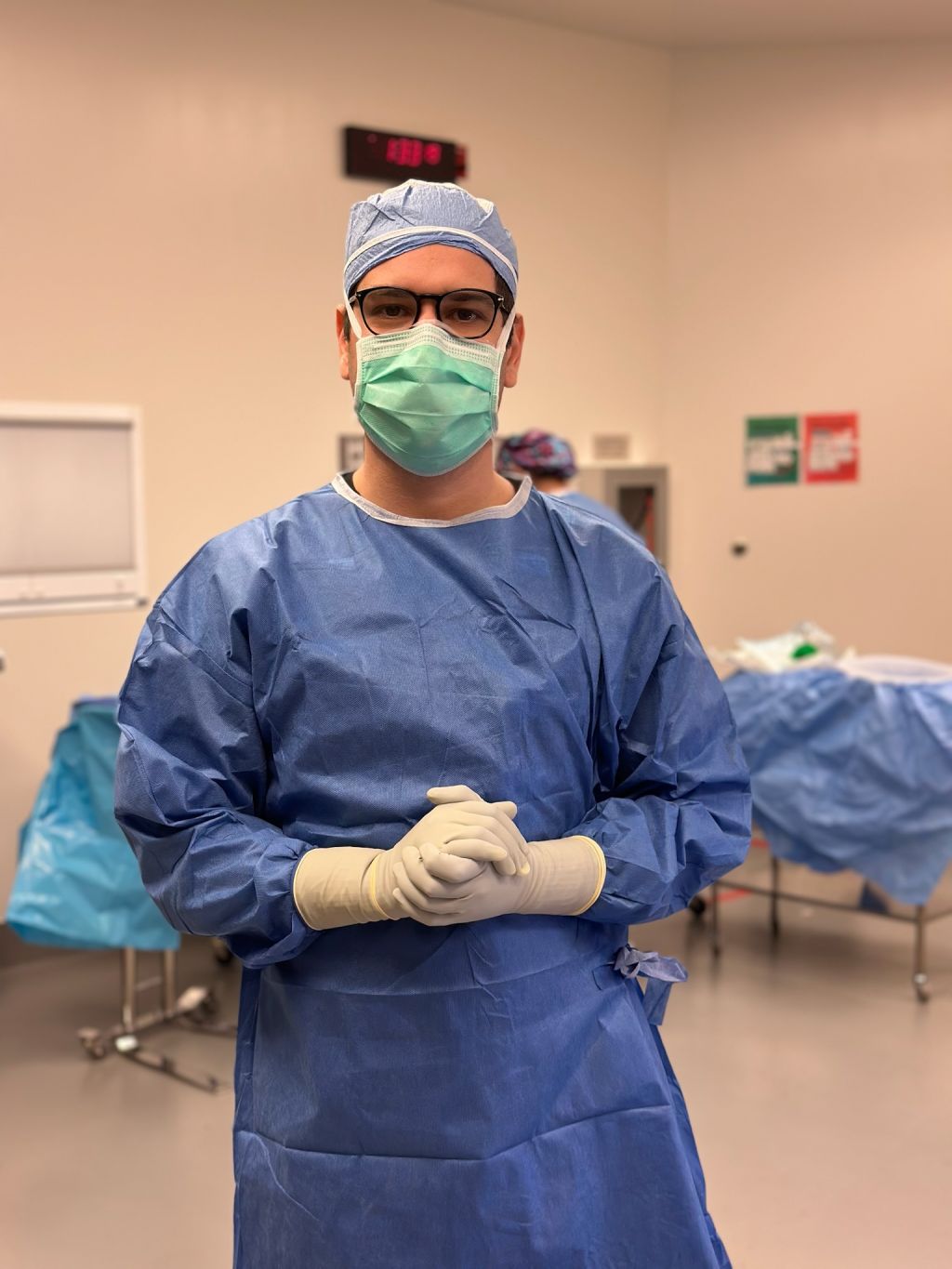 Dr. Solomon Azouz | Mejor Cirujano de Ginecomastia en Dallas, Texas