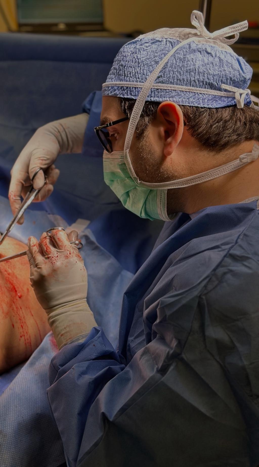 Dr. Solomon Azouz | Plastic and Reconstructive Emergency Surgery in Dallas